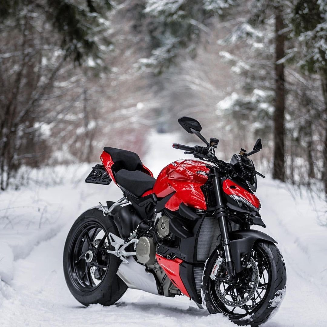 Ducati in sneeuw